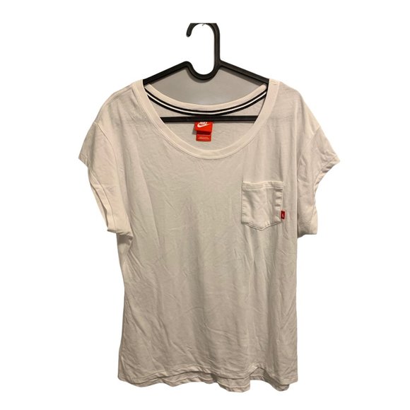 Nike Tops - Nike Sports Tee Short Sleeve White T-Shirt Tee Wom